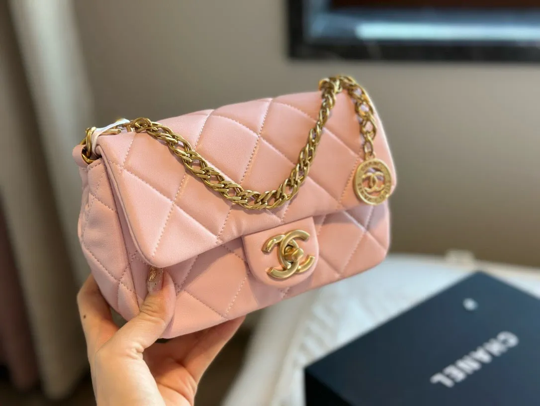 CC924 Mini Flap Bag / 4.5 × 6.6 × 2 in